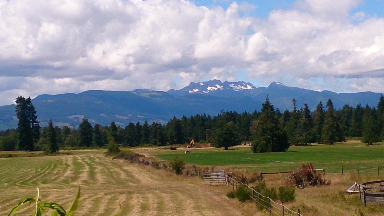 Paradise Acres Ranch Nanoose Bay ภายนอก รูปภาพ