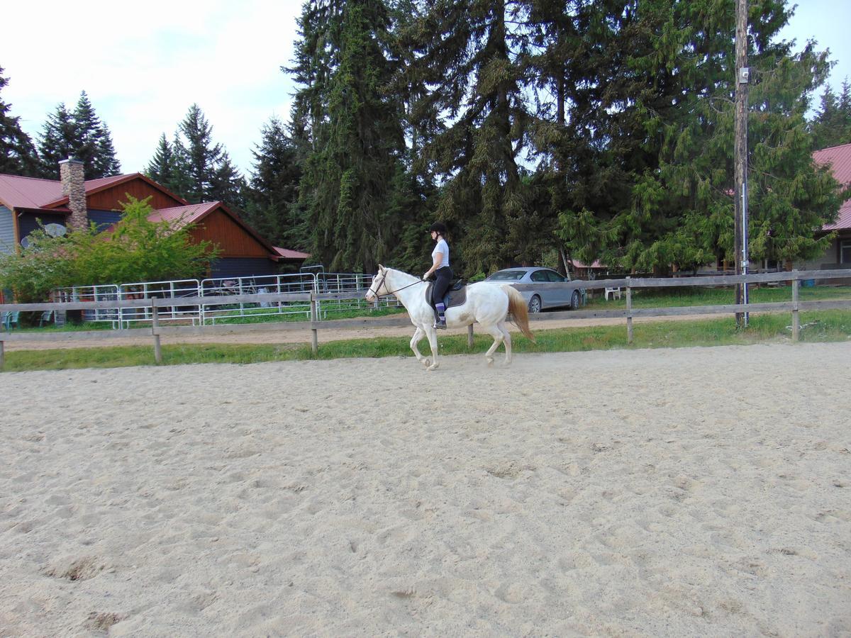 Paradise Acres Ranch Nanoose Bay ภายนอก รูปภาพ